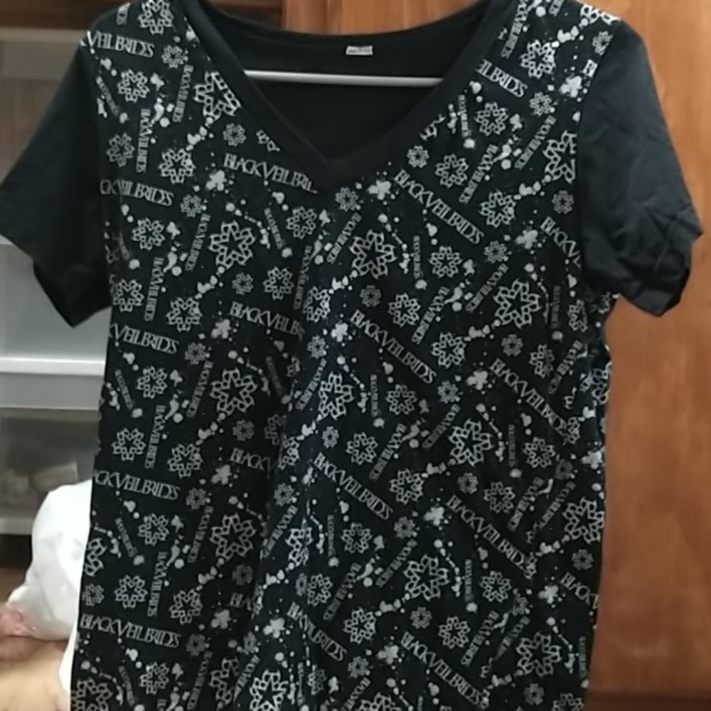 HotTopic BVB shirt